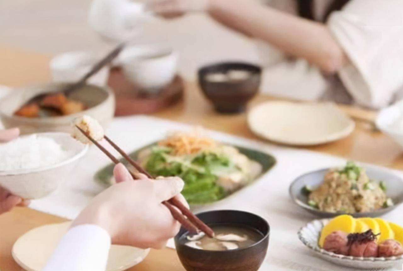 肠胃炎患者饮食禁忌全解析，哪些食物需谨慎或避免