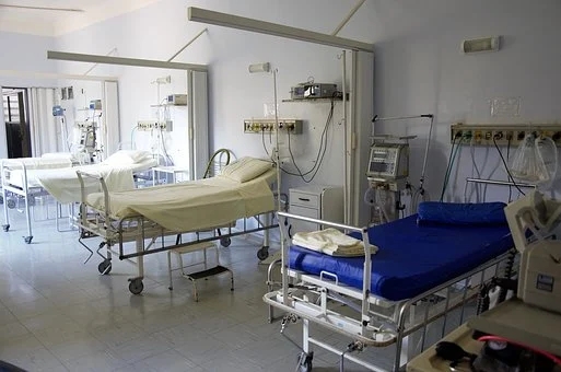 医院病床梯尺寸，设计、安全与患者体验的考量